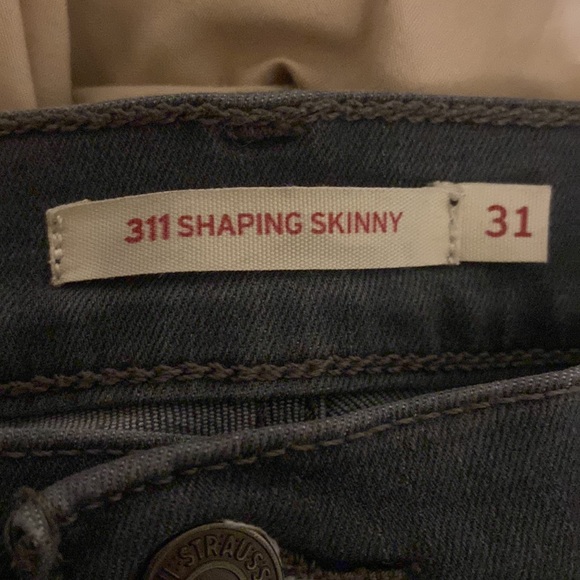 Levi's 311 Shaping skinny size 31 barley used like 3-4 times. - Picture 2 of 3